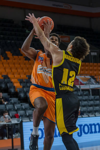 禁区内射门 禁区内射门