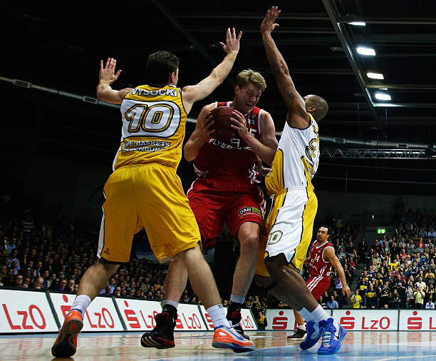 关键抢断 关键抢断