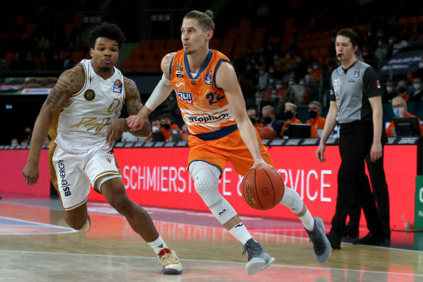 周鹏续约等 周鹏续约等