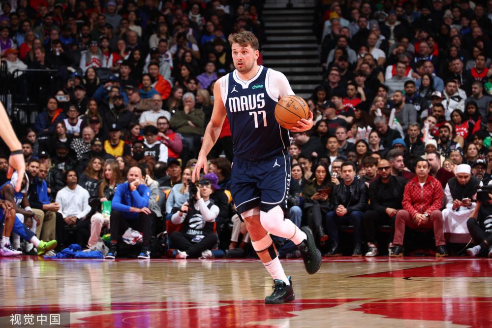 她在面对对 她在面对对