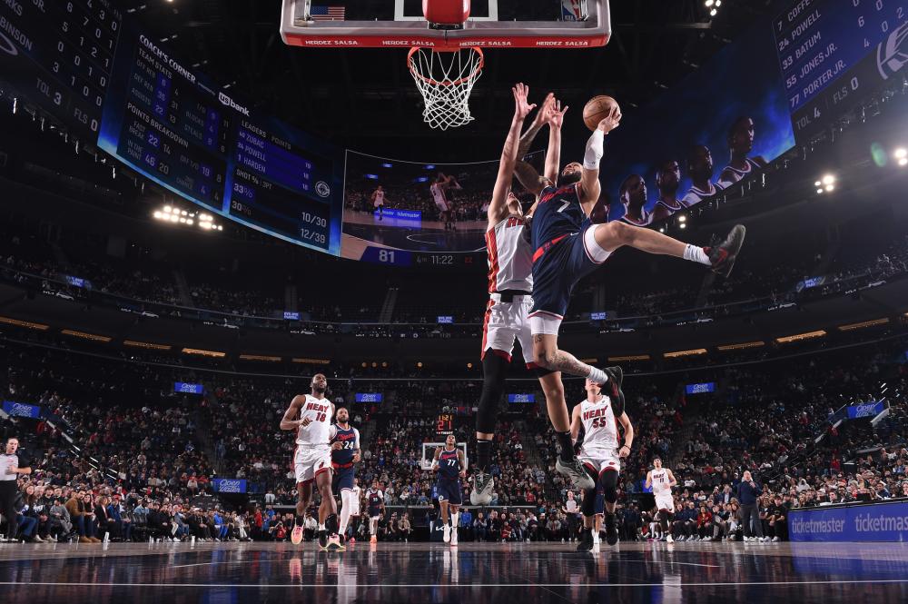 端都表现出 端都表现出